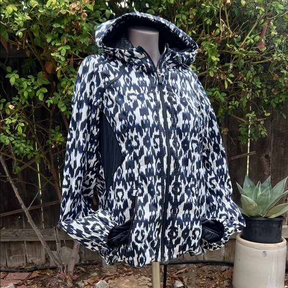 LULULEMON Downtime Sprinkler IKAT Hooded Vented Jacket RARE Print - Size 8 - Picture 1 of 16